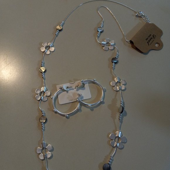 36" silver floral necklace and silver hoops with clear studs - Picture 5 of 5